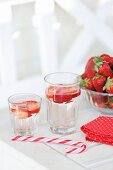 Wasser mit Erdbeeren