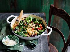 Linguine mit Spinat, Tomaten und Zitrone