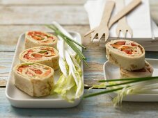 Tortilla rolls with chicken, papaya and peppers