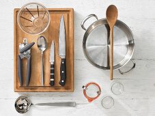 Kitchen utensils for the preparation of tomato sauce