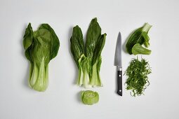 Rinsing and chopping pak choi (step by step)