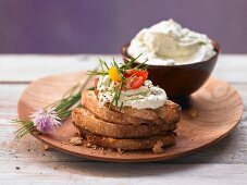 Crostini mit Avocado-Creme