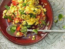 Hirsesalat mit Gurke, Tomaten und Minze