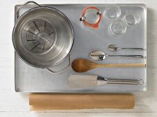Küchenutensilien für die Zubereitung von Hafer-Crunchies