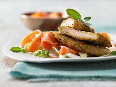 Hähnchenschnitzel mit Kräuterkruste und Anis-Möhren