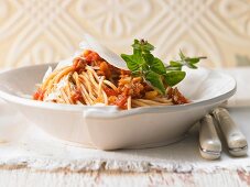 Spaghetti mit Pilz-Bolognese und Fenchel