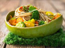 Spaghetti with vegetables, parsley and sorrel