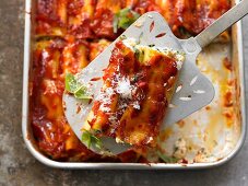 Vegetarian cannelloni with spinach and ricotta