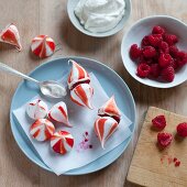 Raspberry cream meringue kisses
