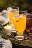 Apfelglühwein mit Zimt und Sternanis