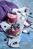 Smoothie pudding with tapioca, blueberries, and kiwi