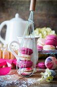 Selbstgemachte bunte Macarons