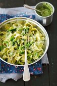 Tagliatelle mit Brokkolipesto