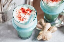 Smurf latte (vegan plant milk, blue spirulina, ginger and beetroot powder)
