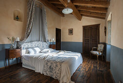 French-style bedroom in shades of blue