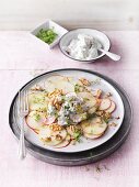 Apfel-Carpaccio mit Walnüssen und Kressequark (Sirtfood)