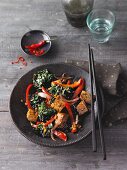 Vegan wok-fried kale and red pepper with diced tofu (Sirtfood)