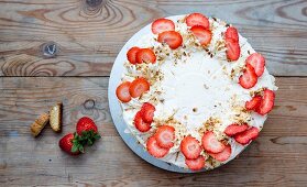 Strawberry tiramisu cake