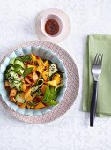 Mango-Gurken-Salat mit Minze und schwarzem Sesam - 'One Night in Bangkok'