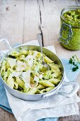 Penne mit Zucchini Pesto und Parmesan