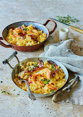 Baked macaroni, prosciutto and fontina cheese pots