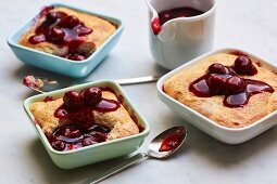 Mini puddings with cherries