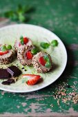 Strawberry and quinoa maki rolls with mint and chocolate