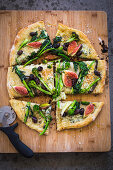 Grilled pizza with stemmed cabbage, figs, olives and blue cheese