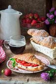 Croissant with balsamic, strawberries and cream cheese