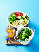 Zutaten für Reis-Erbsen-Salat mit Orangendressing