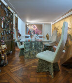 Exotisches Esszimmer in einer Künstlerwohnung