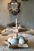 Decorative spheres on wooden stand made from star-shaped trays