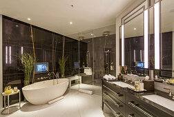Luxurious main bathroom, Ten Trinity Square, London