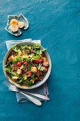 Lentil tabbouleh with tomatoes and halloumi
