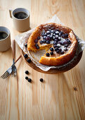 Weißer Schokoladenkuchen mit Blaubeeren