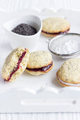 Mohn-Whoopies mit Eierlikör und Schokolade