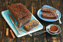 Flourless poppyseed loaf cake with apples