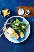 Fisch mit cremiger Zitronen-Dillsauce und Mandel-Gemüse