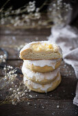 Vegan Skoleboller (Norwegian yeast pastries with grated coconut)