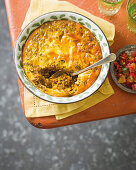 Linsen-Bobotie mit Tomaten-Zwiebel-Salsa