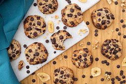 Chocolate chip cookies with bananas (top view)