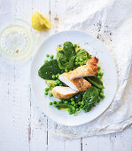 Parmesan chicken with peas and spinach salad (low carb)
