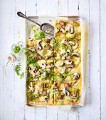 Pesto pizza with mushrooms, spring onions and mozzarella