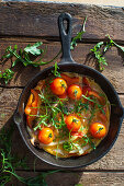 Omelett mit Paprika, Tomaten und Rucola