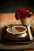 Chocolate Pudding Pie mit Messer