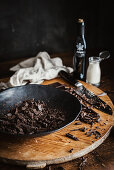 Gehackte Schokolade für selbstgemachte Trüffel