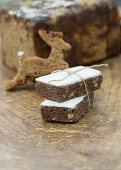 Gingerbread slices with icing
