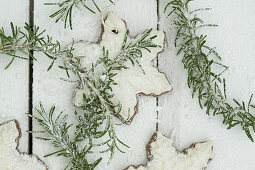 Snowflake biscuits with rosemary and icing sugar