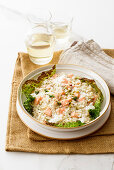 Cremiges Risotto mit Lachs und Robiola auf Wirsingblatt