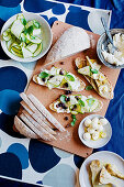 Ciabatta mit Zucchini, Oliven und Minimozzarella